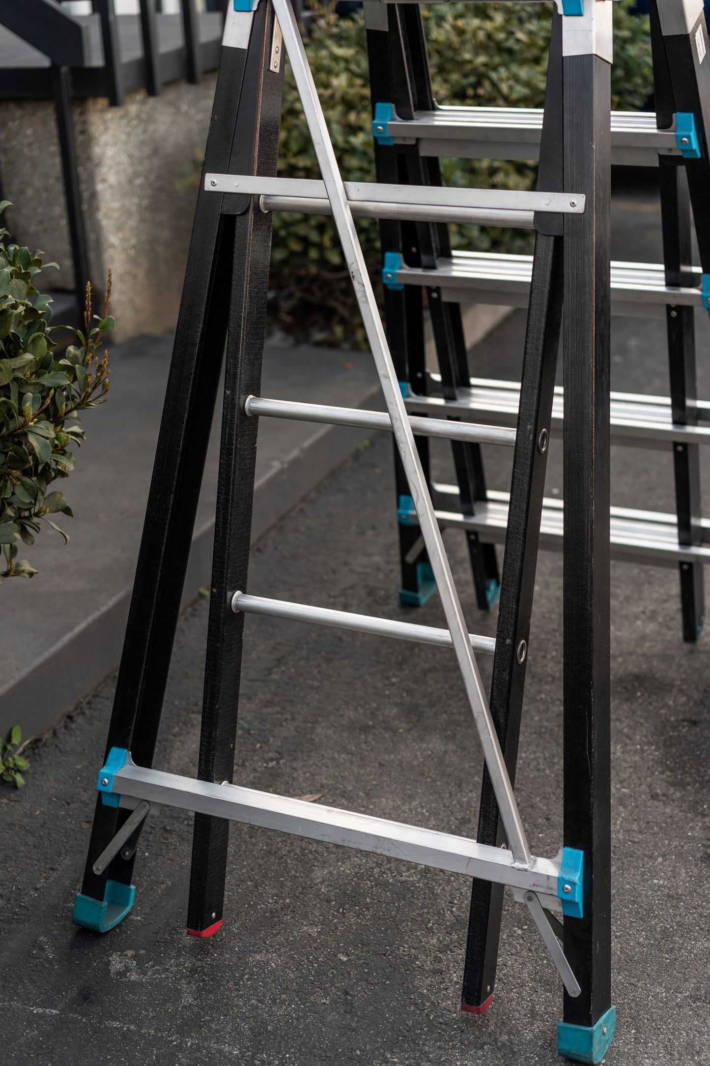 Platforma | Adjustable Fiberglass Platform Ladder