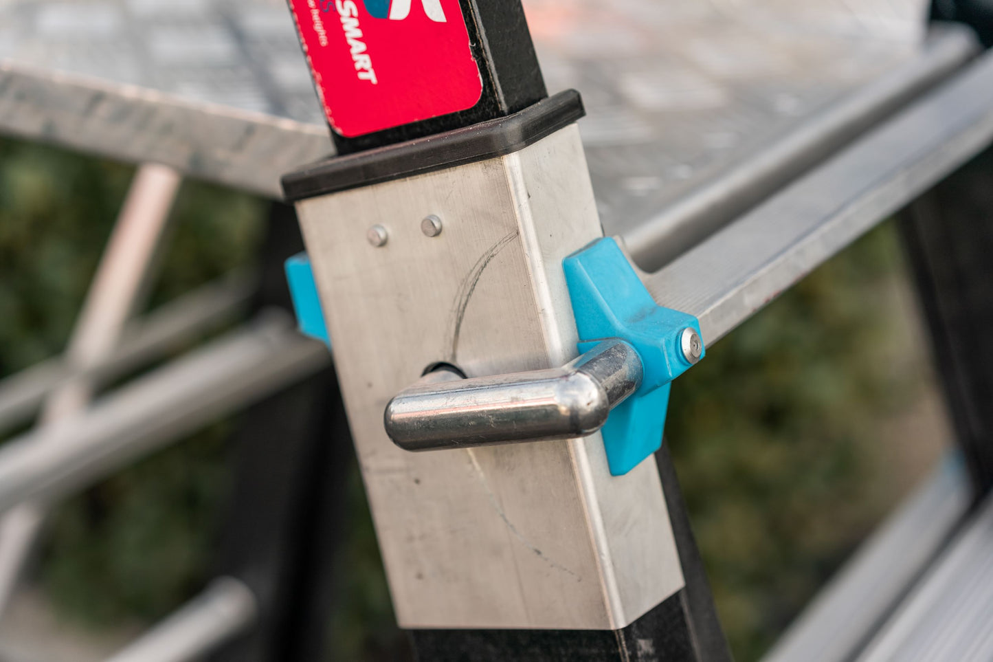 Platforma | Adjustable Fiberglass Platform Ladder