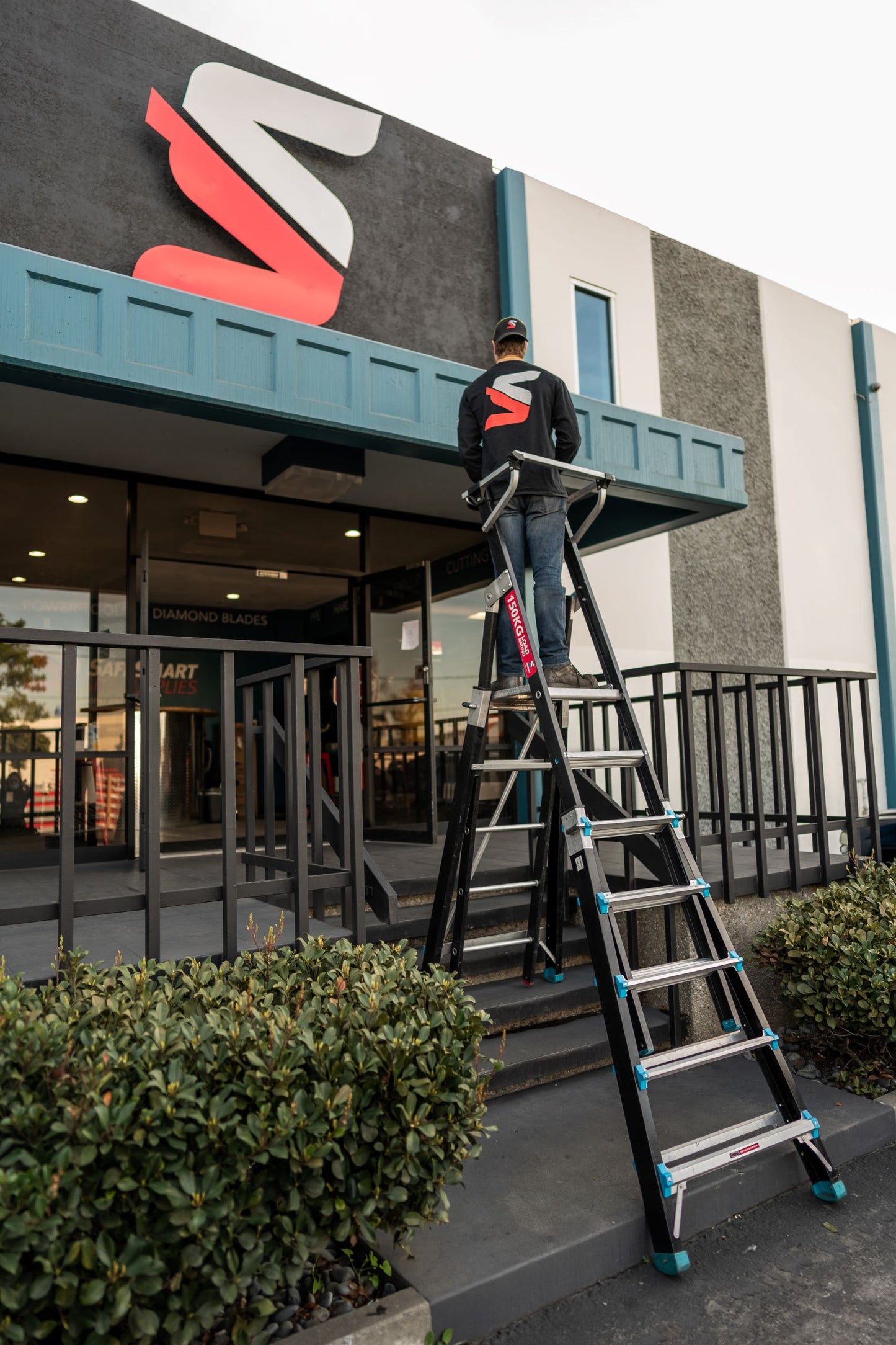 Platforma | Adjustable Fiberglass Platform Ladder