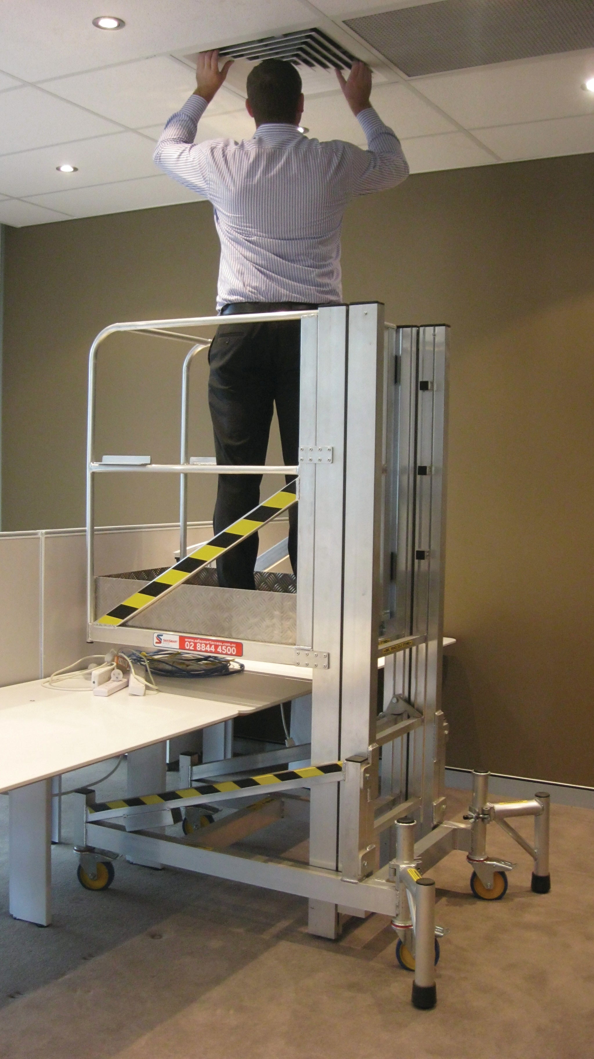 DeskSurfer | Mobile Over-Desk Maintenance Platform-4