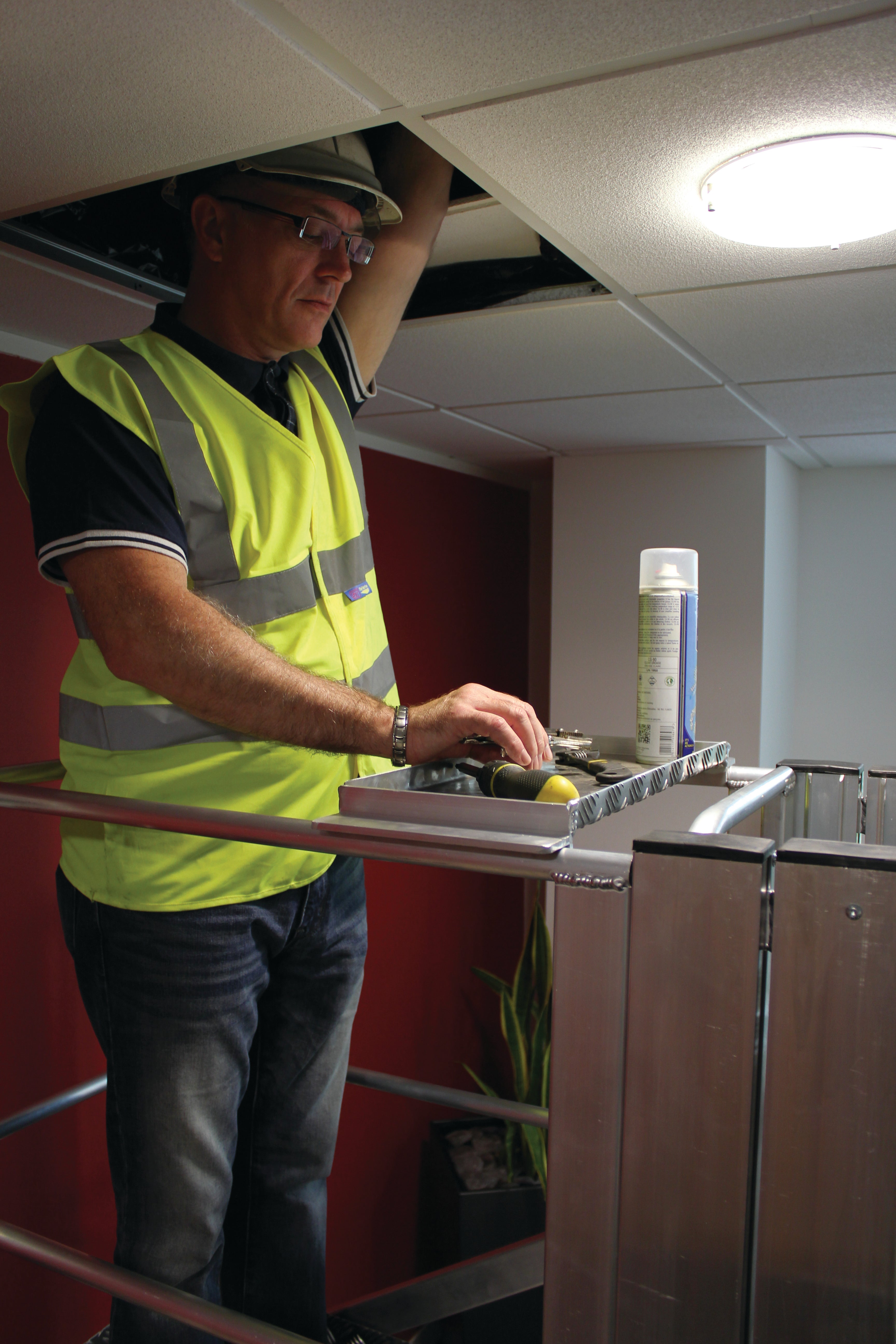 DeskSurfer | Mobile Over-Desk Maintenance Platform-6