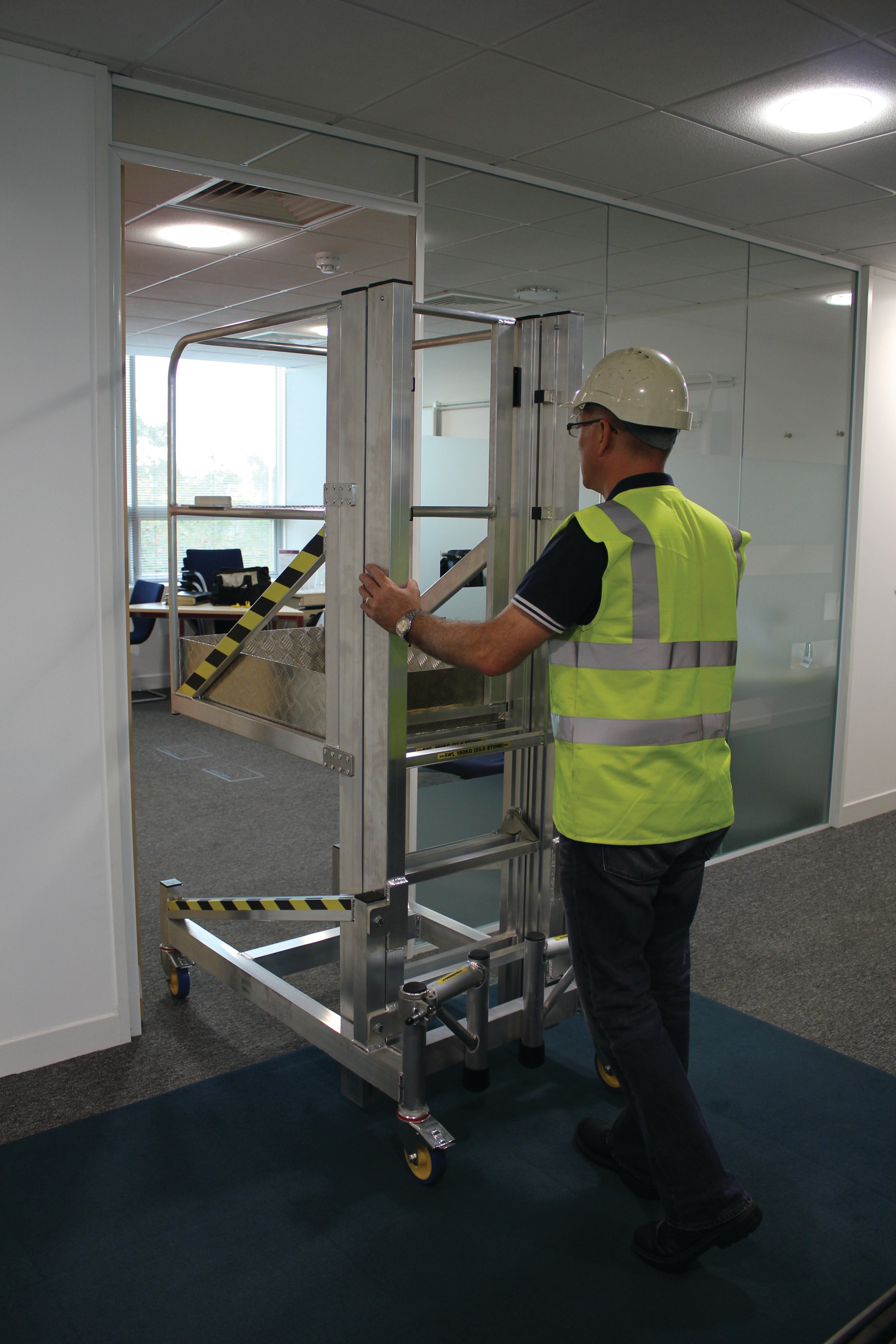 DeskSurfer | Mobile Over-Desk Maintenance Platform-7